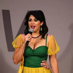 Mariana Xavier apresenta a comédia “Antes do Ano que Vem”